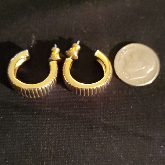 Earrings - Picture 1 of 5